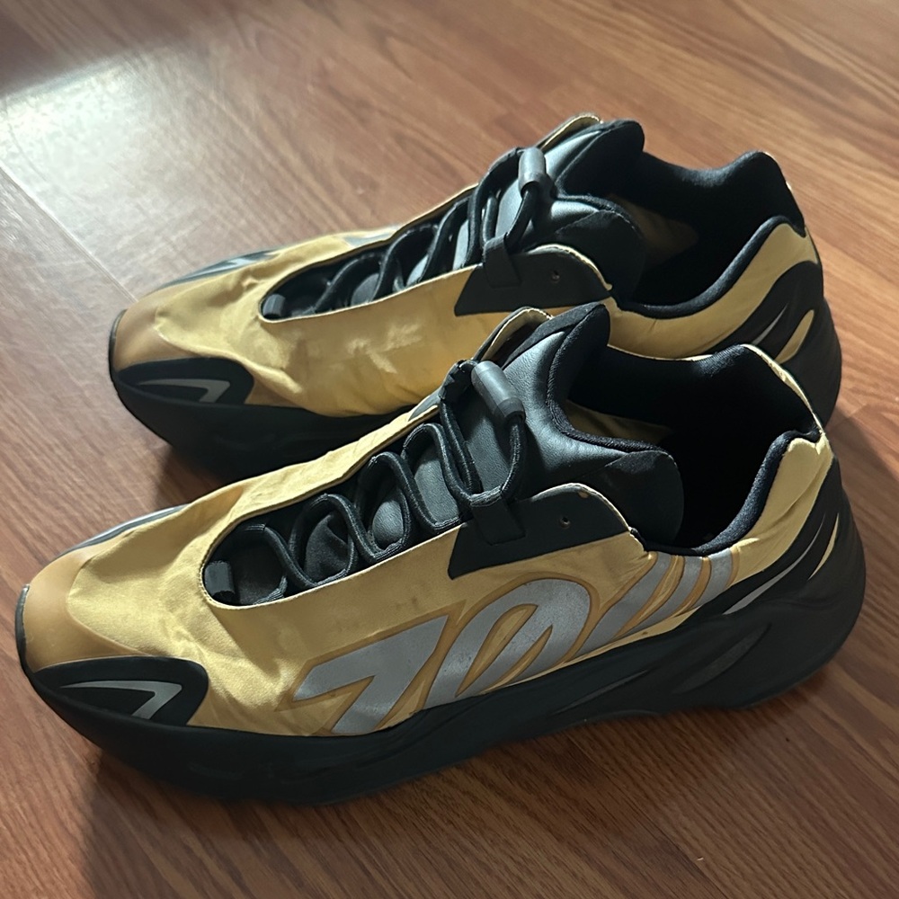 Yeezy 700